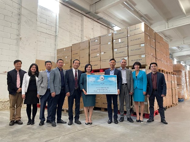 Vietnamese citizen in Hungary joins hands to support Vietnam against pandemic